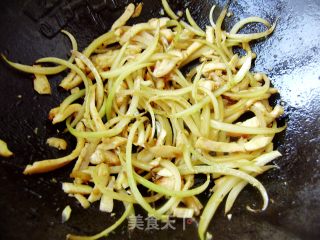 【炸酱面 花样做】圆葱鸡肉炸酱面的做法步骤：4