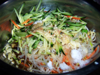 炝拌绿豆芽的做法步骤：5