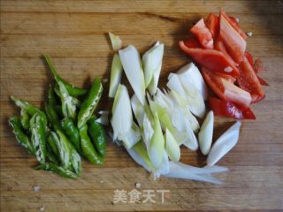 大葱炒豆丹的做法步骤：2