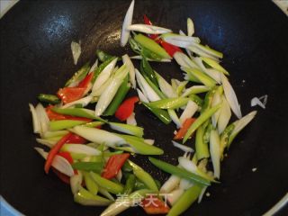 大葱炒豆丹的做法步骤：6