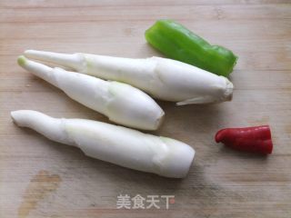 茭白炒肉丝的做法步骤：1