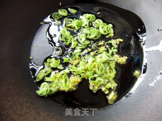 【炸酱面 花样做】豇豆粒炸酱面的做法步骤：3