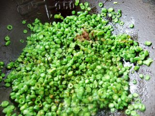 【炸酱面 花样做】豇豆粒炸酱面的做法步骤：4