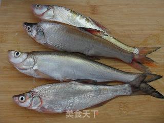 【美味】红烧鱼的做法步骤：1