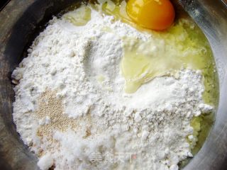 休闲小零食----葱末面饼条的做法步骤：1