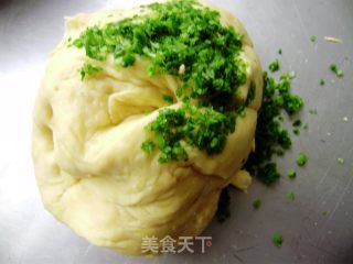 休闲小零食----葱末面饼条的做法步骤：3