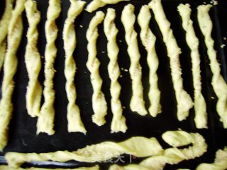 休闲小零食----葱末面饼条的做法步骤：6