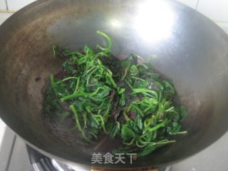 【炸酱面，花样做】茭白花生肉丁炸酱面的做法步骤：5
