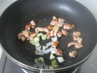 【炸酱面，花样做】茭白花生肉丁炸酱面的做法步骤：7