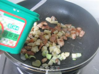 【炸酱面，花样做】茭白花生肉丁炸酱面的做法步骤：8