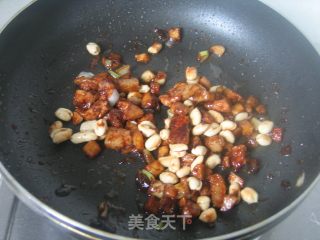 【炸酱面，花样做】茭白花生肉丁炸酱面的做法步骤：9