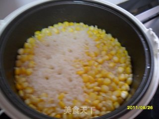 玉米饭团的做法步骤：1