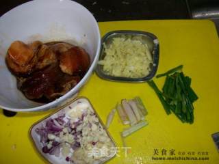 又到秋天烤肉季@@自制蜜汁叉烧肉的做法步骤：1