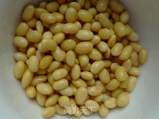 【五谷豆浆】含钙高吸收好的做法步骤：1