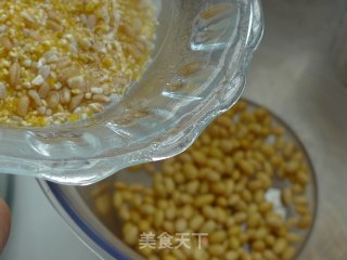 【五谷豆浆】含钙高吸收好的做法步骤：3