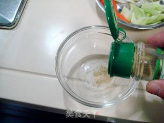 XO酱炒虾球的做法步骤：2
