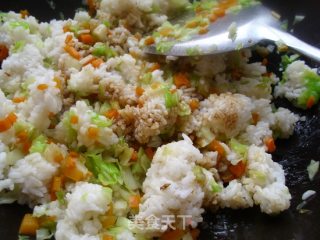 胡萝卜包菜炒饭的做法步骤：6