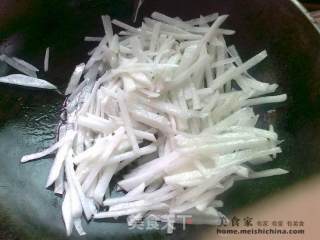 炸酱萝卜丝拌宽面的做法步骤：9