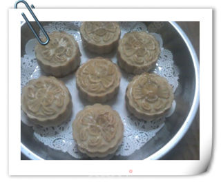 广式莲蓉蛋黄月饼的做法步骤：19