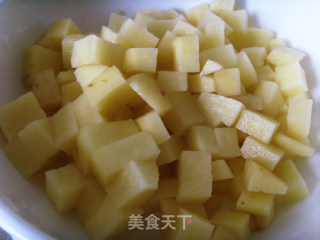 炸酱饭的做法步骤：1
