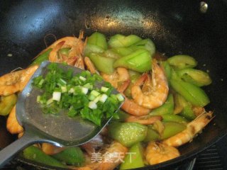 丝瓜炒对虾的做法步骤：5