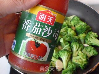 【茄汁西兰花】简单菜提供大营养的做法步骤：5