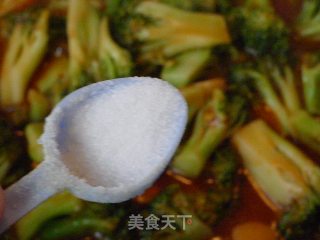 【茄汁西兰花】简单菜提供大营养的做法步骤：6