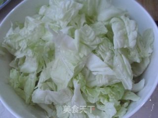 白菜炖冻豆腐的做法步骤：1
