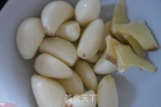 豆瓣酱烧马鲛鱼的做法步骤：2