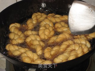 超有味蛋奶小麻花的做法步骤：12