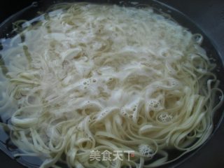剥皮鱼炸酱面的做法步骤：3