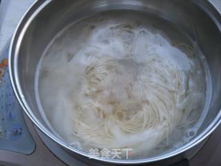番茄热汤面的做法步骤：4