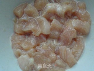 【莲藕青瓜炒鸡丁】精力好充沛的做法步骤：3