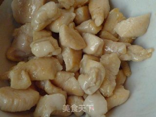 【莲藕青瓜炒鸡丁】精力好充沛的做法步骤：5