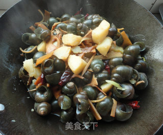 土豆炒田螺的做法步骤：8
