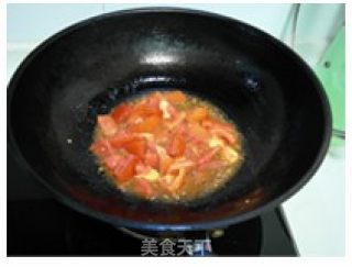 西红柿煎蛋面的做法步骤：2