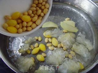白果黄豆鲫鱼汤的做法步骤：6