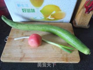 番茄丝瓜丁的做法步骤：1