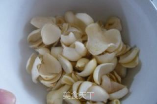 莲子百合薏仁汤的做法步骤：2