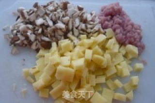 【炸酱面，花样做】家常炸酱面的做法步骤：2