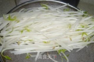 【炸酱面，花样做】家常炸酱面的做法步骤：4