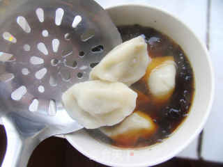 酸汤水饺的做法步骤：7