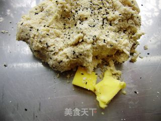 休闲小吃----黑芝麻小餐包的做法步骤：2