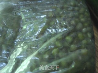 红豆绿豆莲子罗汉汤的做法步骤：1