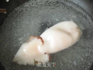韩式凉菜—糖醋鱿鱼卷的做法步骤：1