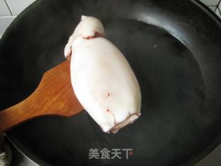 韩式凉菜—糖醋鱿鱼卷的做法步骤：2