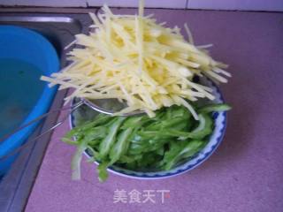苦瓜炒土豆的做法步骤：3