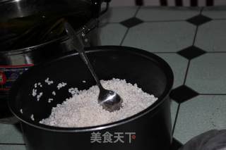 蜜枣糯米粽的做法步骤：1
