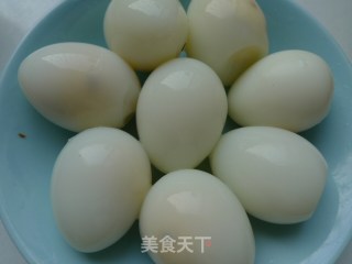 【花生黑芝麻煮鹌鹑蛋】让眼睛更明亮的做法步骤：2