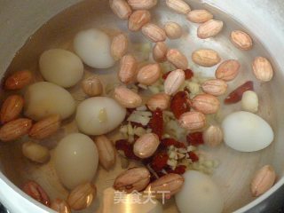 【花生黑芝麻煮鹌鹑蛋】让眼睛更明亮的做法步骤：5